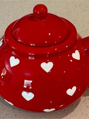 Red Ceramic Teapot with White Heart Pattern - Charming Coffee & Tea Accessory